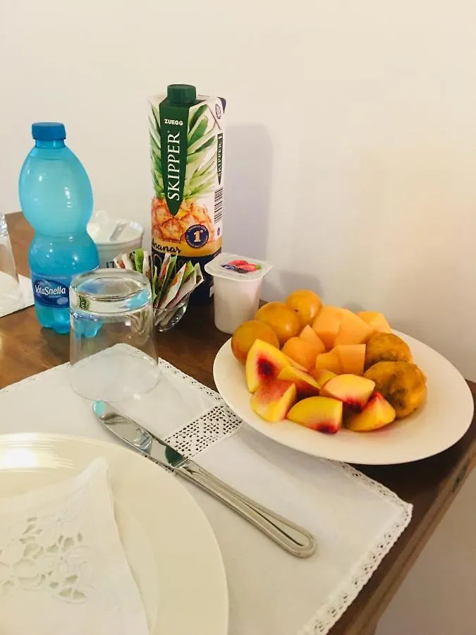 Lo Scrigno Barocco Bed & Breakfast Lecce 0*,  İtalya